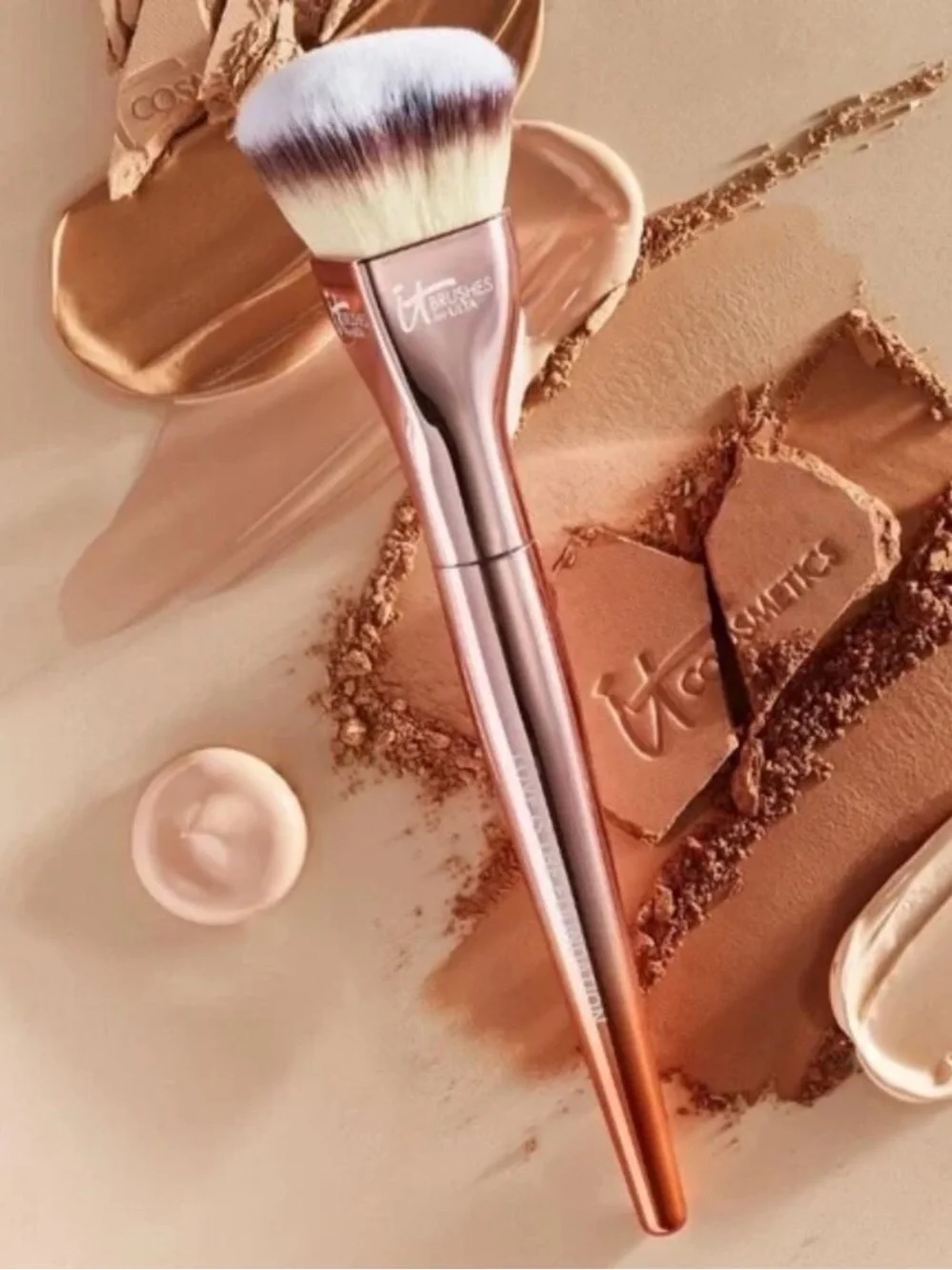 🦋NWT - IT COSMETICS Limited Edition LOVE IS THE FOUNDATION Brush